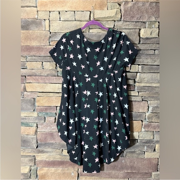 NWT CROSBY by Mollie Burch | Rock Star Print Shawna Hi-Low Top -Sz S - Picture 2 of 11